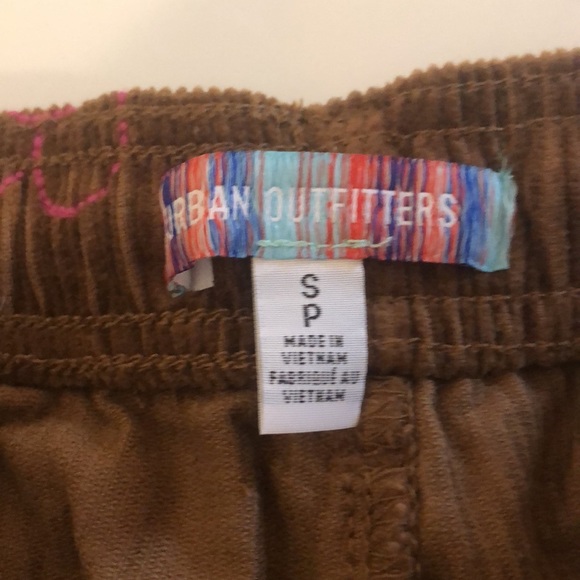 Urban Outfitters flower embroidered corduroy beach pant - Picture 3 of 4